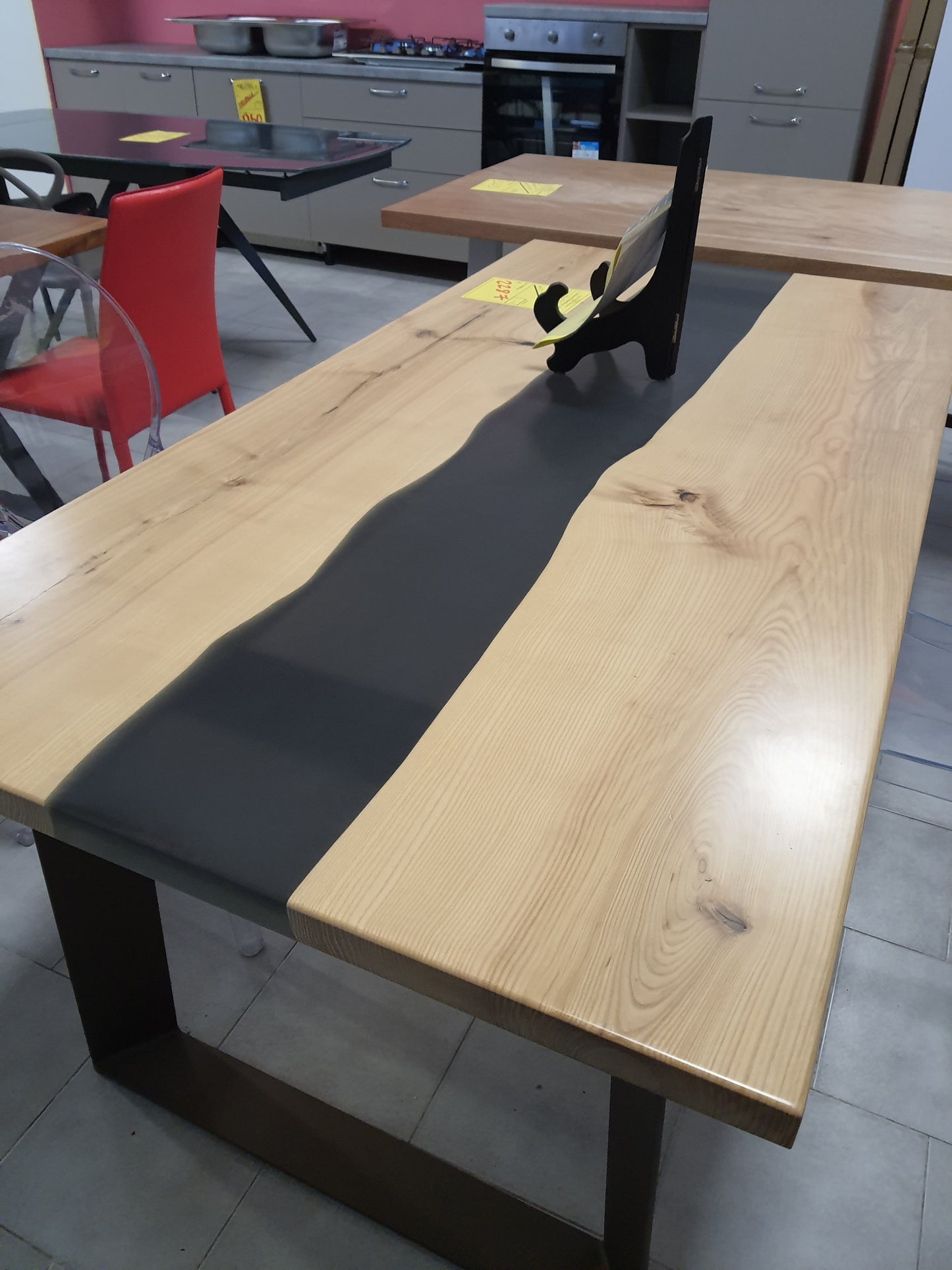 Tavolo legno massello e resina