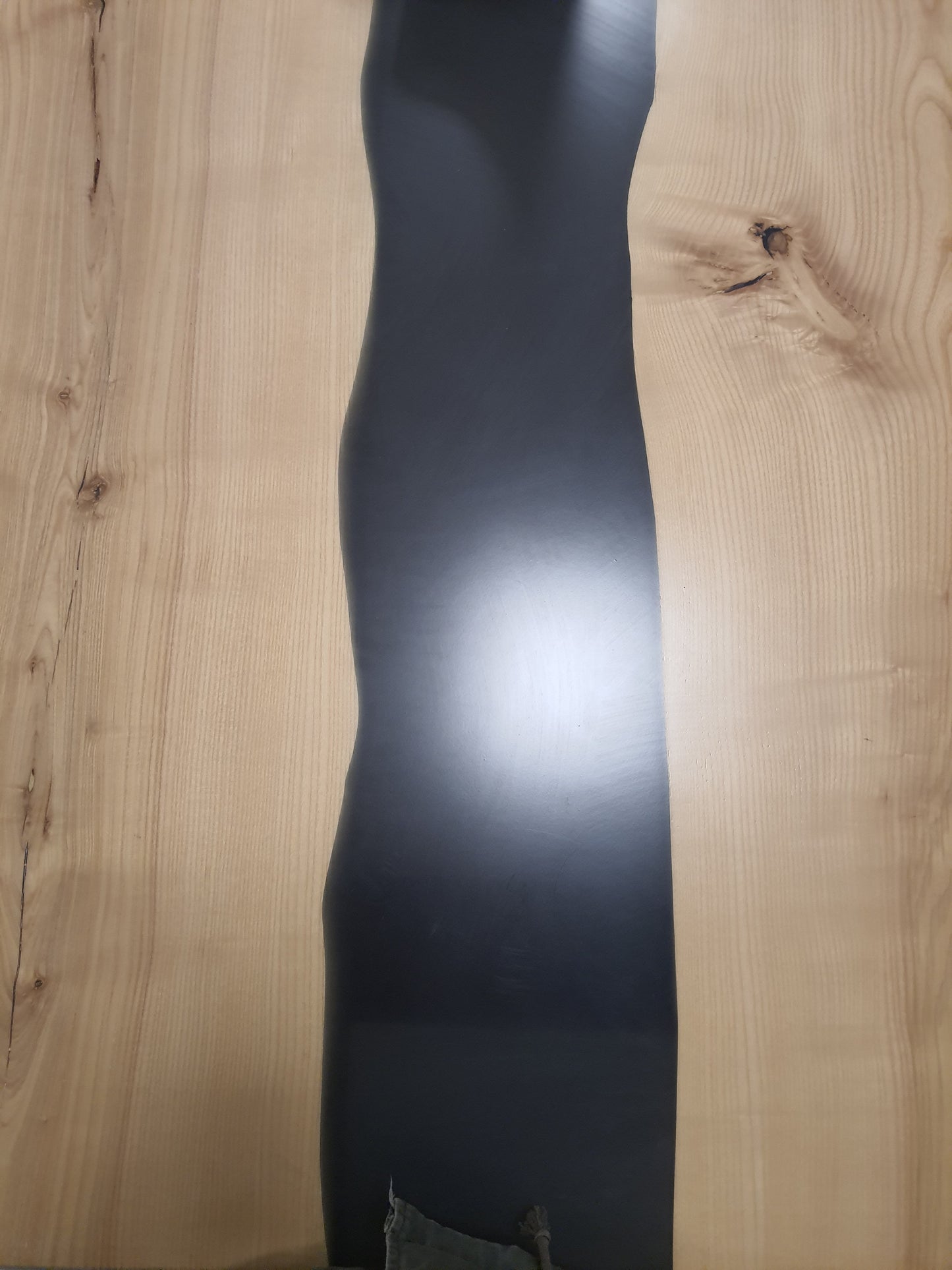 Tavolo legno massello e resina